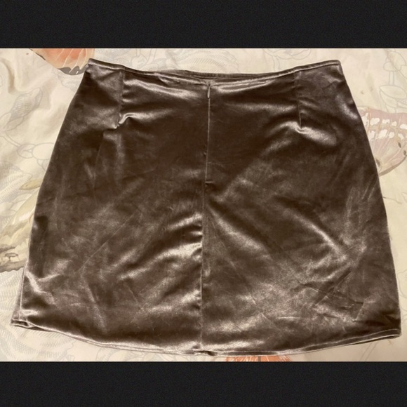 GORGEOUS & SEXY Mini Skirt with Side Slit - Size M - Picture 3 of 3